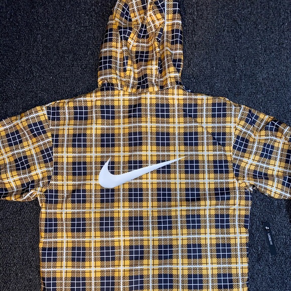 Nike Windbreaker - Picture 2 of 3